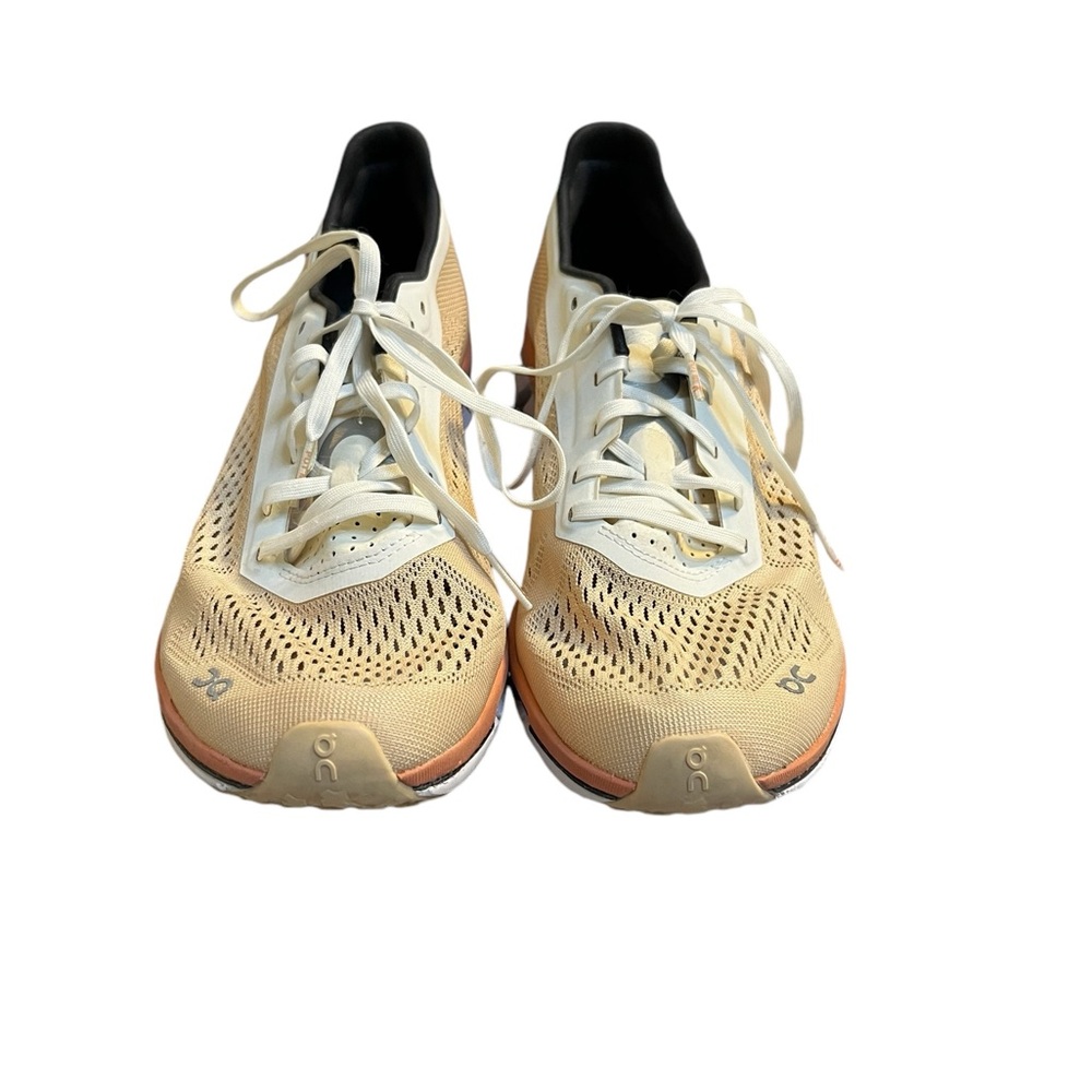 Onclouds woman’s Cloudbloom size 10